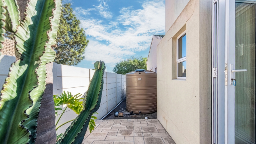 4 Bedroom Property for Sale in Welgelegen Western Cape